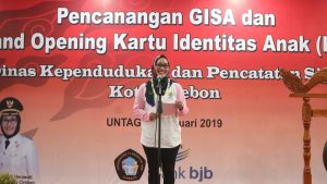 Pemda Kota Cirebon Bagikan Ribuan Kartu Identitas Anak