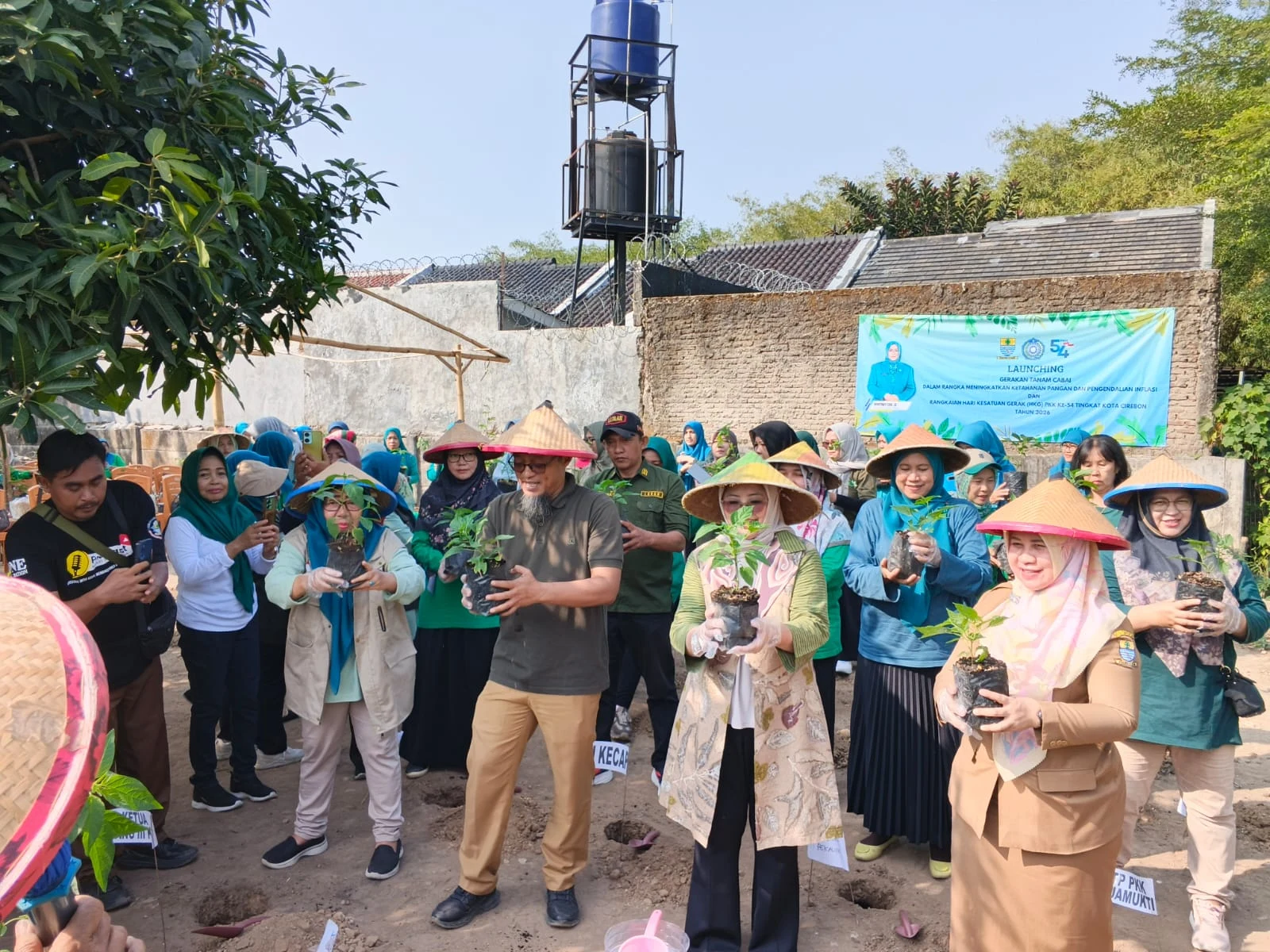Launching Gerakan Tanam Cabai di Teras Pangan RW 17 Ciremai Giri Dukung Ketahanan Pangan dan Pengendalian Inflasi