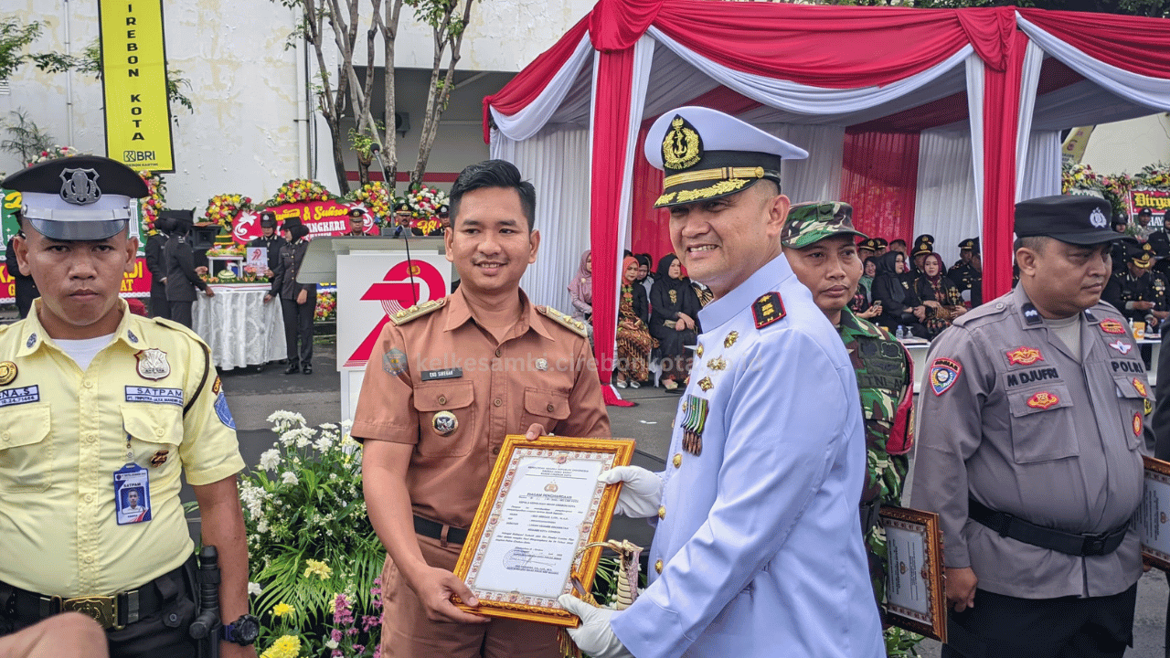 Kelurahan Kesambi Raih Penghargaan Tiga Pilar Terbaik se-Kota Cirebon dalam HUT Bhayangkara ke-79