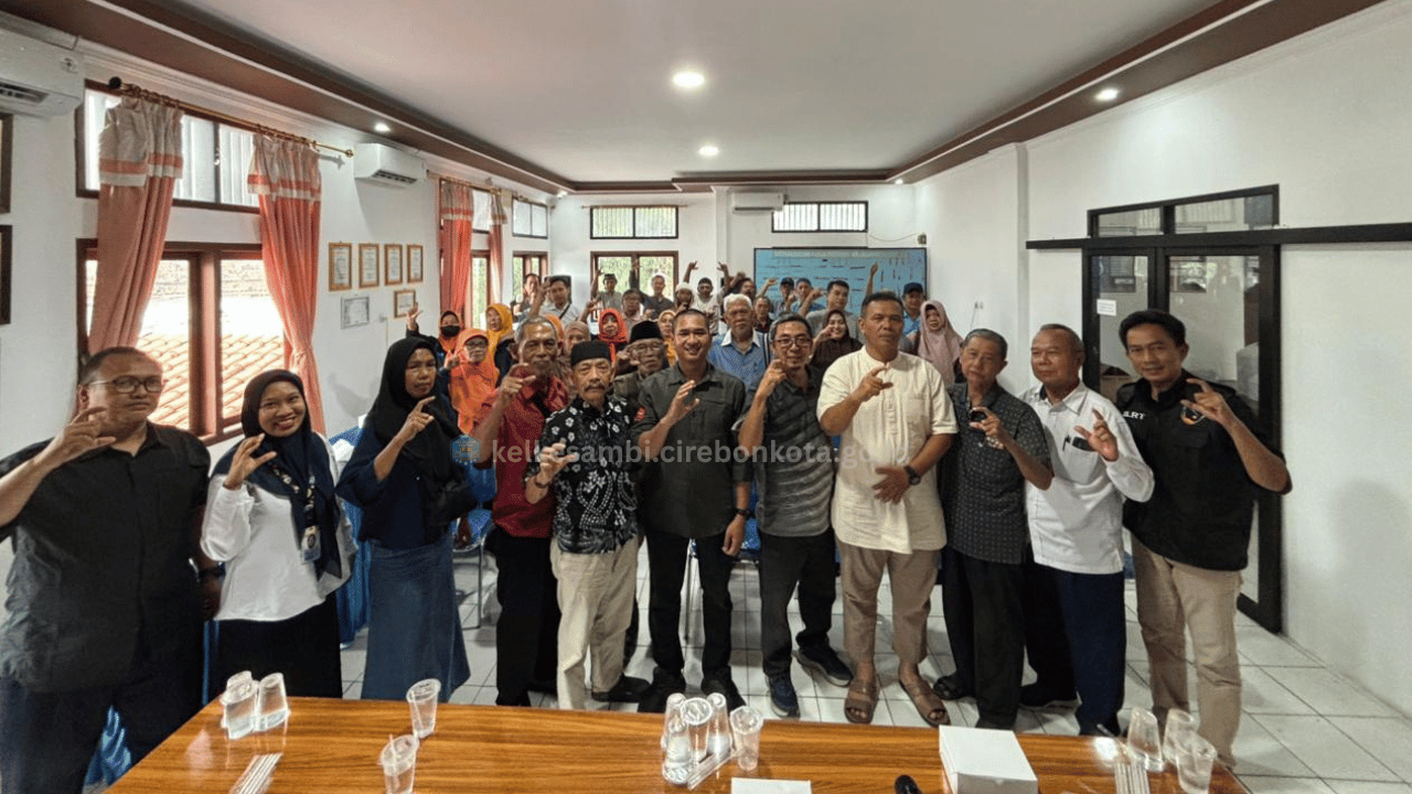 Kelurahan Kesambi Gelar Musyawarah Kelurahan Verifikasi dan Usulan Penerima Bantuan DTSEN