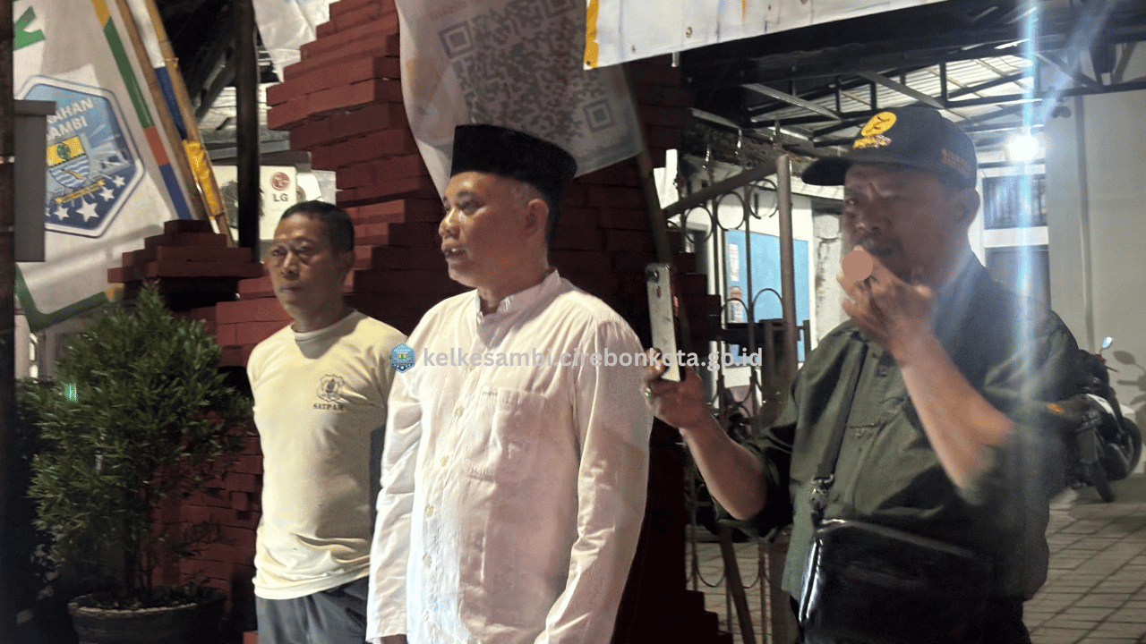 Lurah Kesambi Hadiri Pawai Obor Sambut Tahun Baru Islam 1448 Hijriah Bersama Warga Karang Anyar