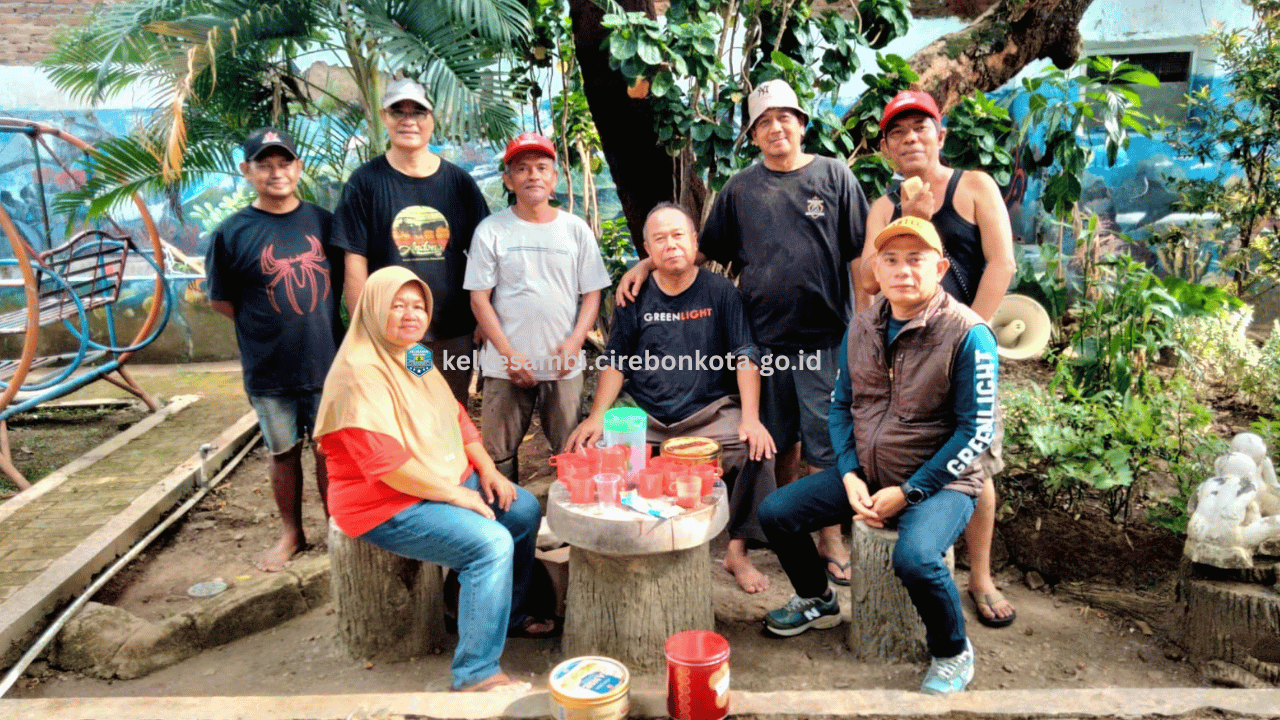 Kerja Bakti RW 01 Karang Anyar Semarakkan Hari Jadi Cirebon ke-599 dan Persiapan Lomba Kebersihan Kelurahan