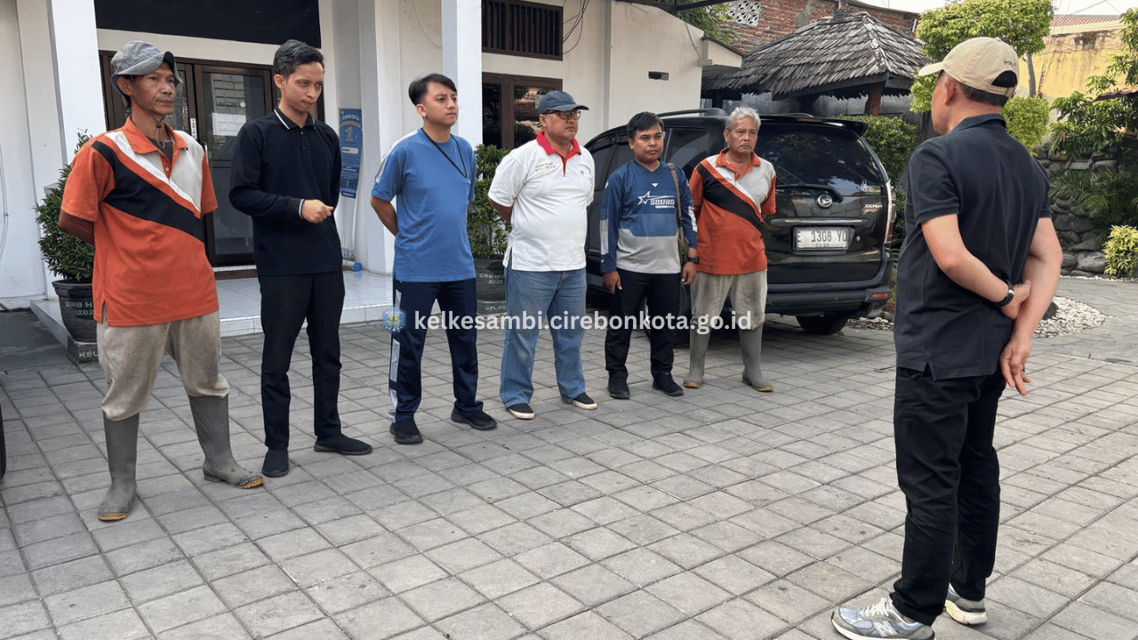 Lurah Kesambi Monitoring Kerja Bakti Serentak di Seluruh RW dalam Rangka Hari Jadi Cirebon ke-599